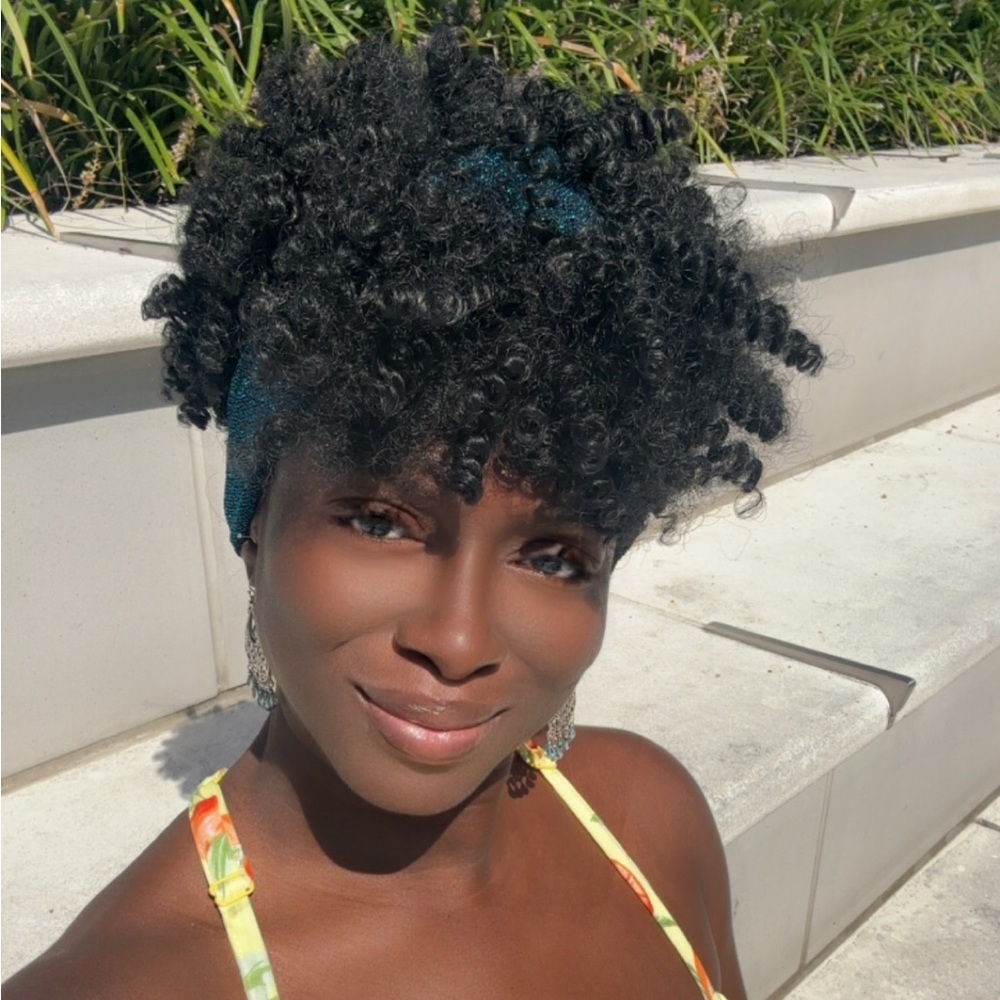 Meet your Posher, Ronika